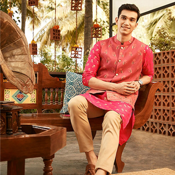 https://www.easyeleganz.com/products/men-magenta-pink-golden-floral-printed-thread-work-floral-kurta-2
