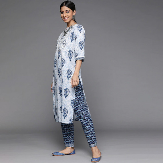 https://www.easyeleganz.com/products/women-white-paisley-motifs-printed-pure-cotton-kurta-with-trousers-with-dupatta
