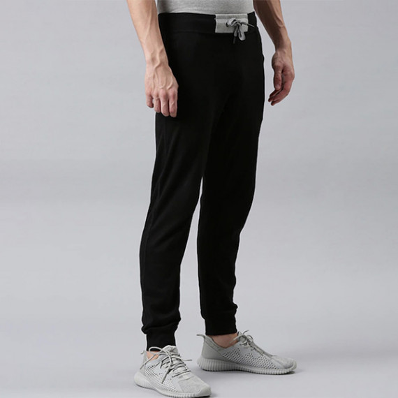 https://www.easyeleganz.com/products/men-black-solid-organic-cotton-track-pants