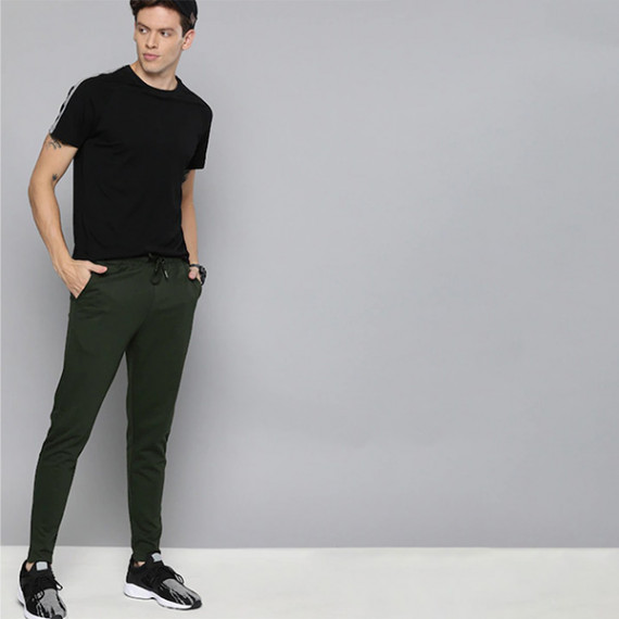 https://www.easyeleganz.com/products/men-olive-green-straight-fit-solid-track-pants