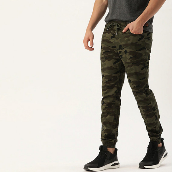 https://www.easyeleganz.com/products/men-olive-green-camouflage-printed-slim-fit-joggers-trousers