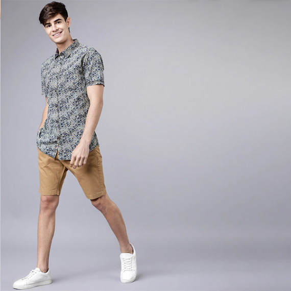 https://www.easyeleganz.com/products/men-khaki-solid-slim-fit-regular-shorts