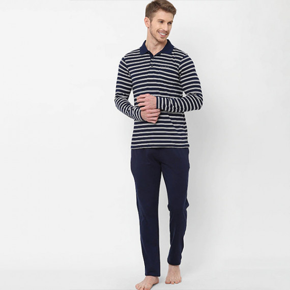 https://www.easyeleganz.com/products/men-navy-blue-white-printed-night-suit