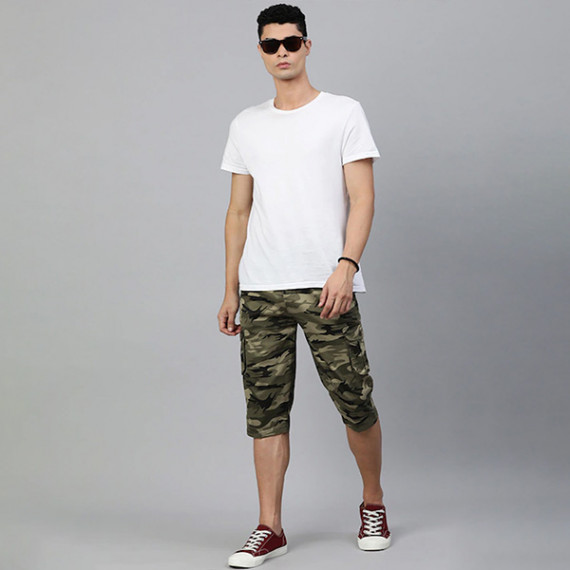 https://www.easyeleganz.com/products/men-olive-green-beige-camouflage-printed-pure-cotton-34th-cargo-shorts
