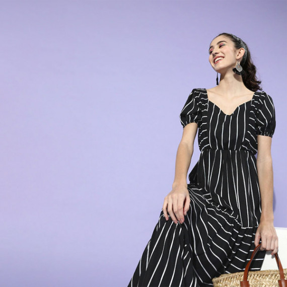 https://www.easyeleganz.com/products/black-white-striped-crepe-maxi-dress